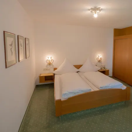 St. Ulrich Garni Ξενοδοχείο 3*