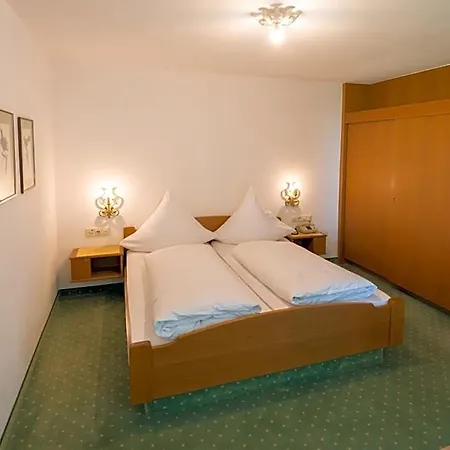 Ξενοδοχείο St. Ulrich Garni 3*